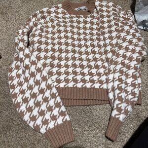 Hollister Brown and White Houndstooth Sweater